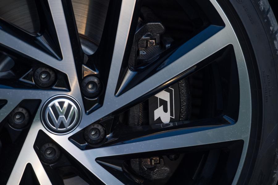Колеса Volkswagen Golf R 5-Door 2017 года  (UK) (фото 26 из 30)